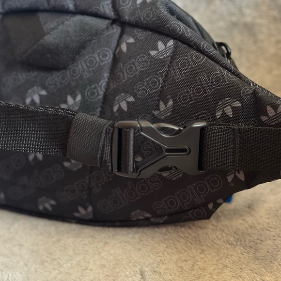 New Adidas Trefoil Logo Waist Pack Cross Body Belt Bag - Picture 3 of 9